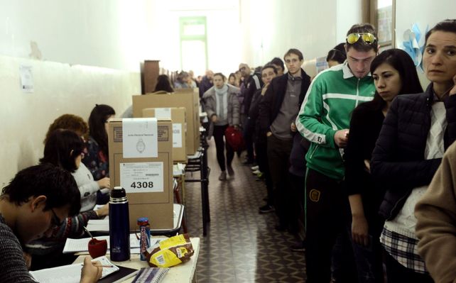 Con más del 70 por ciento de participación cerraron los comicios y arranca el escrutinio