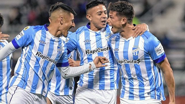Atlético Tucumán prolongó su buen presente en Liniers.