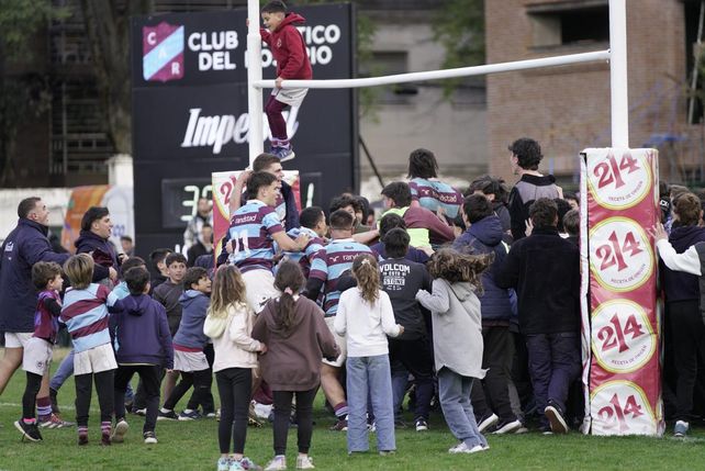 Atlético del Rosario, tarde pero seguro: en su mejor partido bajó al líder