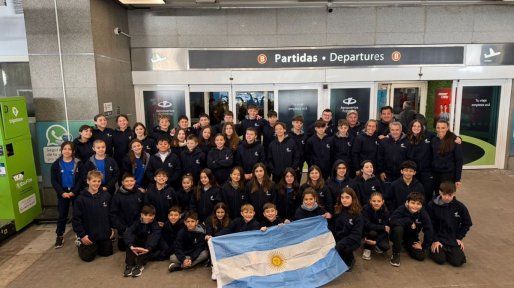 Jóvenes promesas de la natación paranaense compiten en Chile