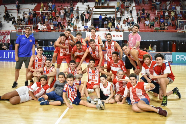 Unión venció a Echagüe y llegó a 20 victorias en el Ángel Malvicino