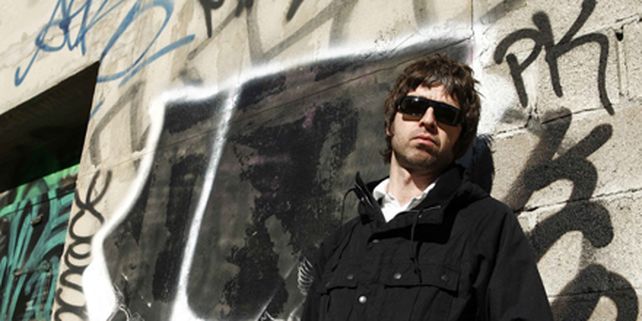 El guitarrista de Oasis, Noel Gallagher, fue golpeado por una persona en pleno recital