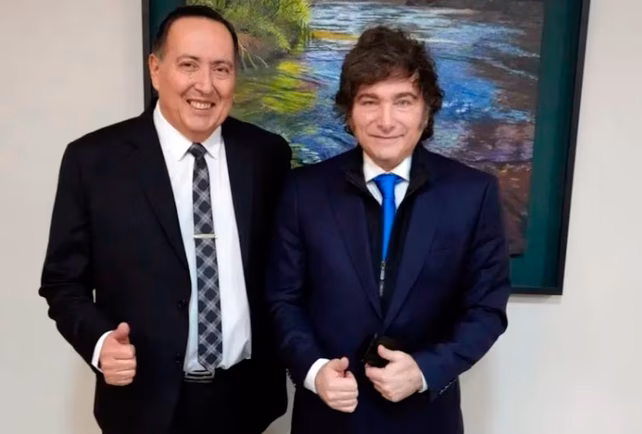 La Justicia ya investiga la milagrosa conversión de pesos a dólares del pastor que visitó Milei en Chaco La Justicia ya investiga la milagrosa conversión de pesos a dólares del pastor que visitó Milei en Chaco