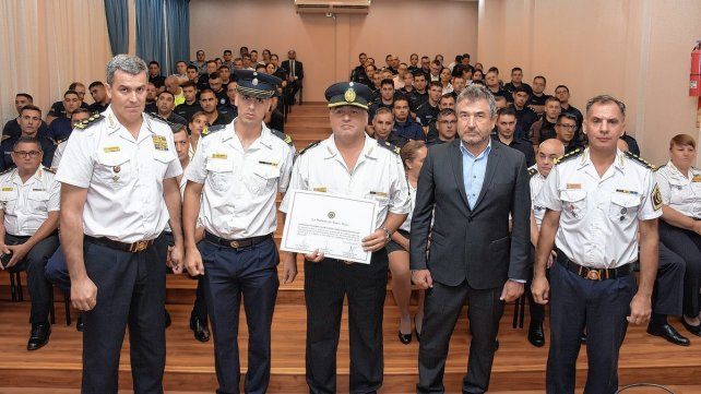 La policía reconoció a funcionarios destacados de la fuerza