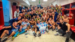 El plantel de Central celebró recordando la diferencia en el historial del clásico