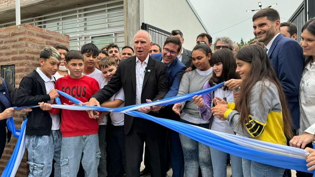 Con la visita del gobernador Maximiliano Pullaro