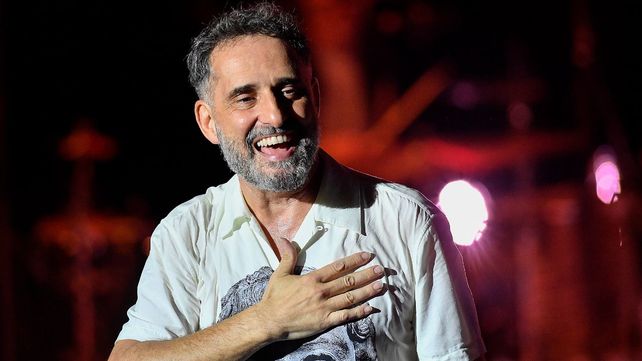 Jorge Drexler le dio un gusto a los rosarinos y cantó 11 y 6 de Fito Páez en su presentación en Metropolitano.
