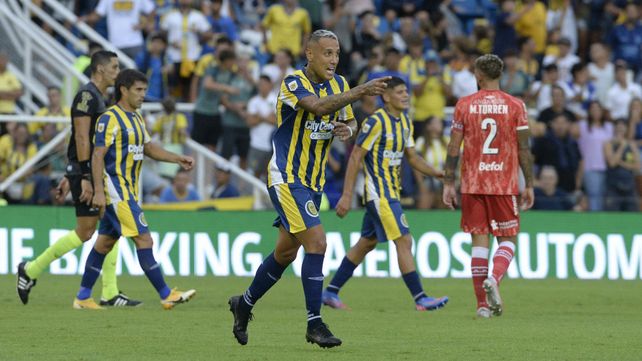 Goleador. Candia convirtió su primer tanto con la camiseta auriazul, que alcanzó para vencer a Argentinos. 