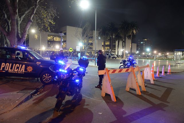 Un fuerte operativo policial se desplegó para proteger al Centro de Justicia Penal.