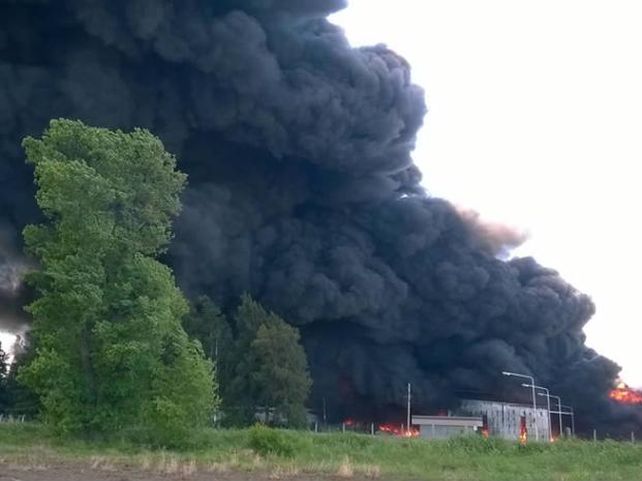 Incendio de magnitud en una planta aceitera de San Jerónimo Sud