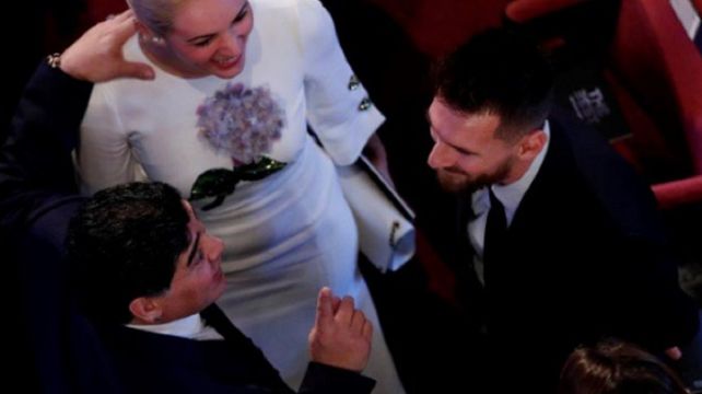 El emotivo encuentro de Maradona y Messi en la alfombra roja de los premios The Best