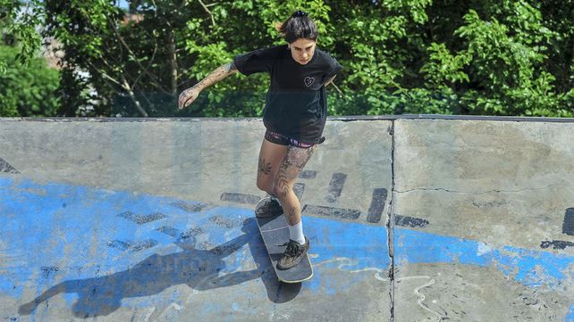 En Paraná cada vez más chicas patinan en skate