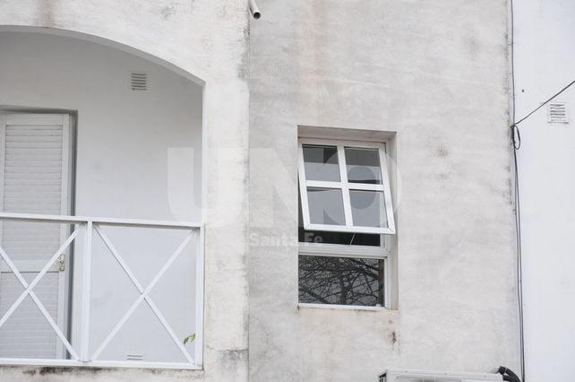 El jóven dicidió atrincherarse en el interior de su vivienda de pasaje Zamaro al 3.100