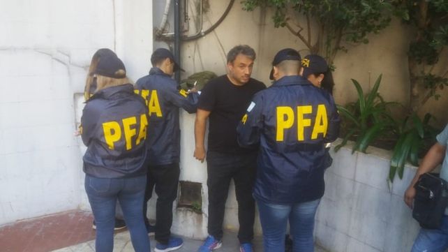 Apuntado. Bounine fue apresado cuando salía de un garaje porteño.