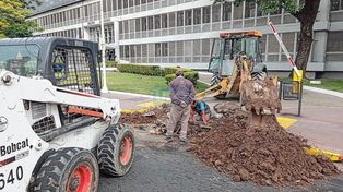 Reparan las cloacas de Tribunales: corte de calle Laprida