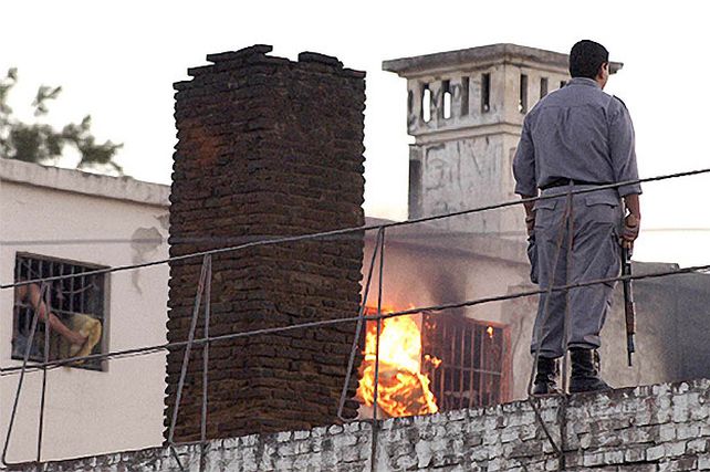 Motín con un rehén en el penal de Melchor Romero en La Plata