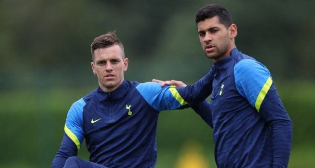 Lo Celso se presentó a la pretemporada de Tottenham mientras define su futuro