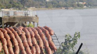 Miles de personas recorren lo stands y puestos de comida de Sabores de Paraná, en una jornada de temperaturas agradables y sol pleno.