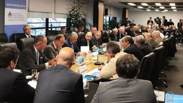 Empresarios y sindicalistas se reunirán en el Consejo Nacional del Empleo Empresarios y sindicalistas se reunirán en el Consejo Nacional del Empleo