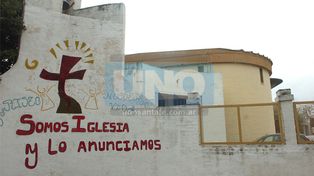 Padres y alumnos se manifestaron en apoyo al docente acusado de abuso