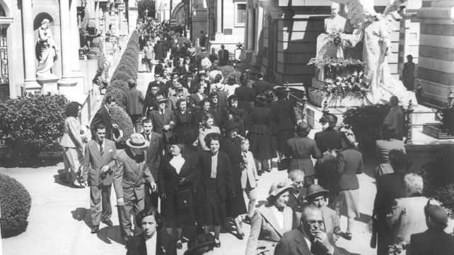 El Salvador cumple 165 años y su futuro no será hacer sólo de cementerio