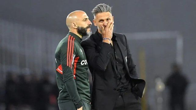 Javier Pinola junto a Martín Demichelis durante su etapa en el Millonario.