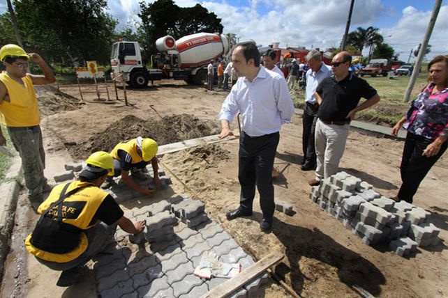 Corral visitó los trabajos de mejoramiento vial ejecutados con una nueva modalidad