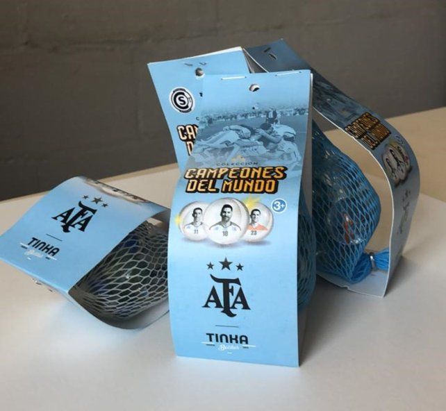 El packaging en el cual se comercializan las bolitas de la serie Campeones del Mundo