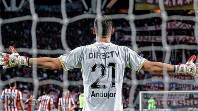 Mariano Andújar anunció este martes su retiro del fútbol profesional. Mariano Andújar anunció este martes su retiro del fútbol profesional.