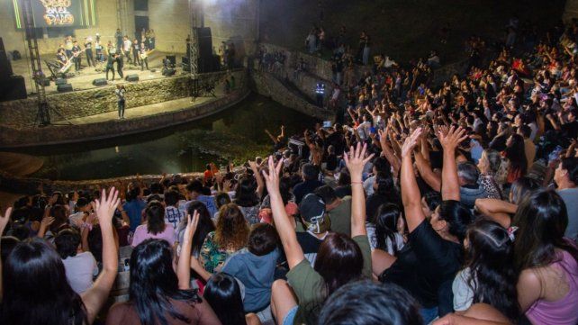 Hola Paraná reunió a más de 550 artistas locales durante el verano