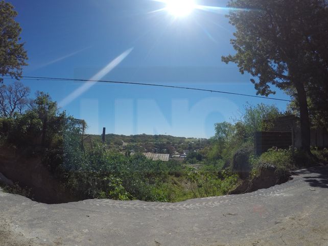 La barranca de calle Osinalde se comió una mano de la arteria