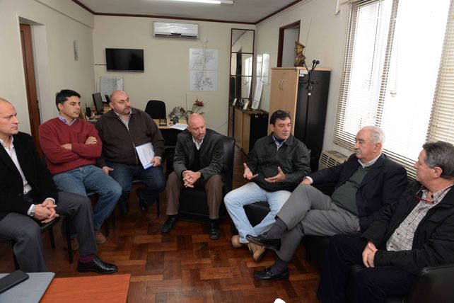 Crisis automotriz: El massismo se reunión con representantes de Smata y Acara