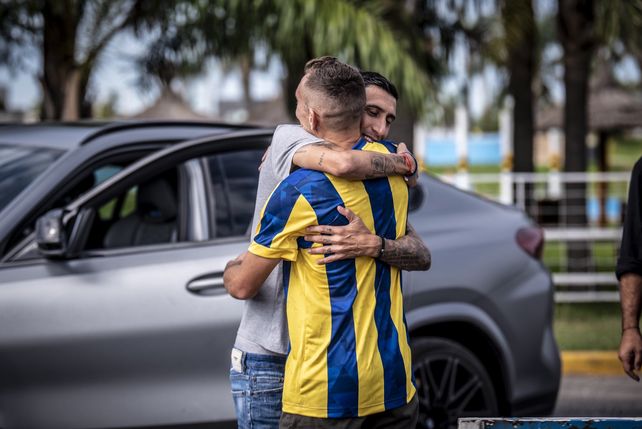 El abrazo que todos querían ver en Central. El de Marco Ruben con Ángel Di María.