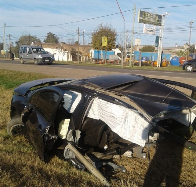 Así quedó uno de los automóviles siniestrados en el violento episodio.&nbsp;