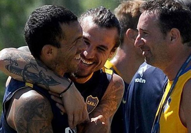 Tevez y Osvaldo serán la delantera titular en el primer superclásico del año