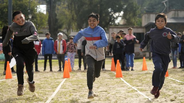 Los Juegos Crear reúnen a miles de deportistas rosarinos en el predio de la ex Rural.