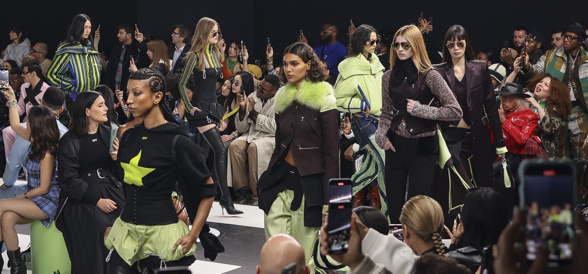 Los modelos lucen creaciones como parte de la colección prêt-à-porter Otoño/Invierno 2024-2025 de Off-White presentada el jueves 29 de febrero de 2024 en París. (Foto de Vianney Le Caer/Invision/AP) Los modelos lucen creaciones como parte de la colección prêt-à-porter Otoño/Invierno 2024-2025 de Off-White presentada el jueves 29 de febrero de 2024 en París. (Foto de Vianney Le Caer/Invision/AP)