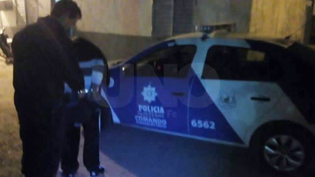 Gozaba de libertad condicional y lo aprehendieron con un arma cargada