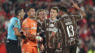 Qué le dijo Yael Falcón Pérez al arquero de Platense sobre el polémica penal para River