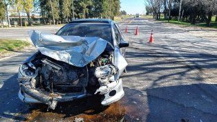 El fuerte accidente en Crespo dejó dos jóvenes heridos.
