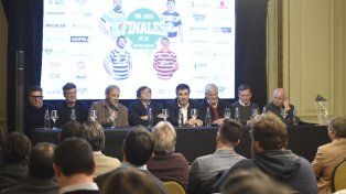 Organizadores, presidentes y autoridades dieron una conferencia de prensa que contó con un numeroso público.