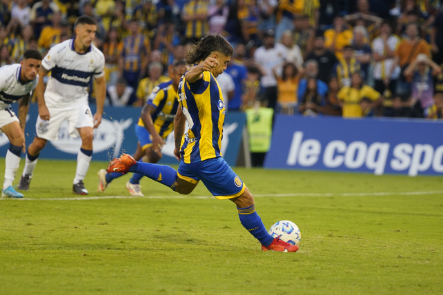Ignacio Malcorra anotó de penal para Central ante Gimnasia para superar a Marco Ruben entre los goleadores más veteranos.
