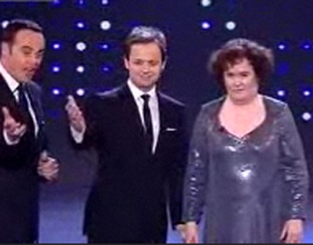 Internan a Susan Boyle tras segundo puesto en concurso de TV