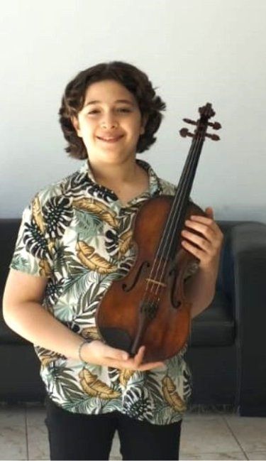 Marcos Carreras, el violinista prodigio que debutó en el Colón, visitó Paraná