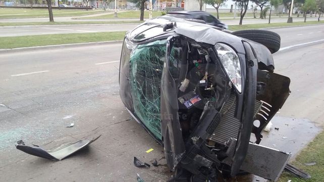 Espectacular vuelco sobre avenida Alem