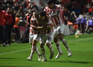 Unión sumó su primer éxito y relegó a Lanús en el Torneo Clausura
