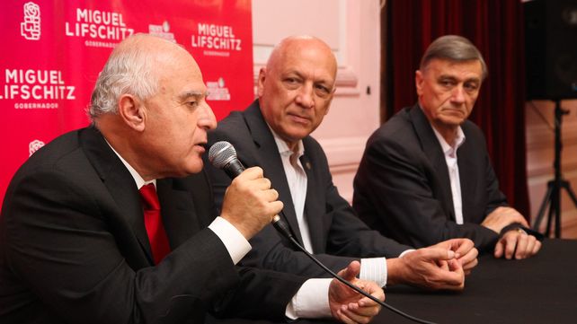 El 22 de diciembre se oficializa la candidatura de Lifschitz a gobernador en la ciudad de Santa Fe. Lo acompañan Bonfatti y Binner.