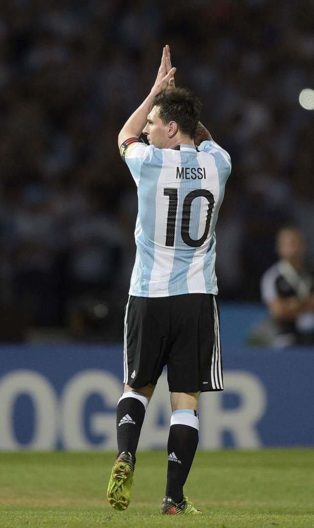 Dolor. Messi falló el penal ante Chile. Con Maxi jugó los últimos tres mundiales.