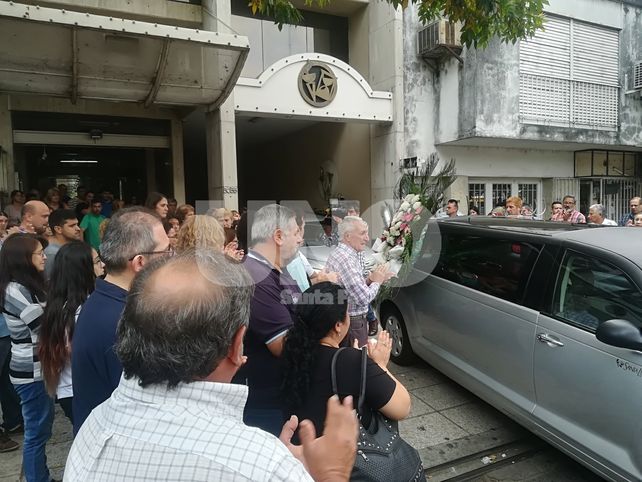 Con un emotivo gesto, despidieron a Ariel Castelló