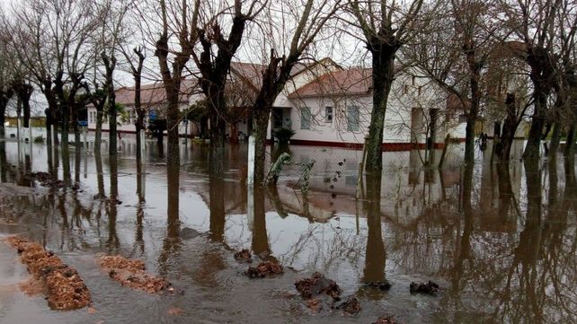 Escuela rural quedó rodeada de agua en medio de una obra de Vialidad